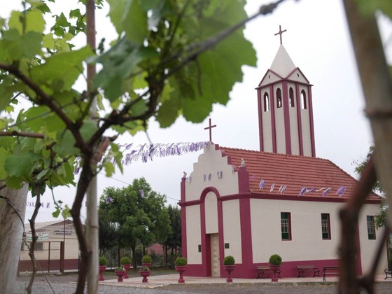 Capela de Nossa Senhora das Neves, em Bento Gonçalves, foi construída com  vinho