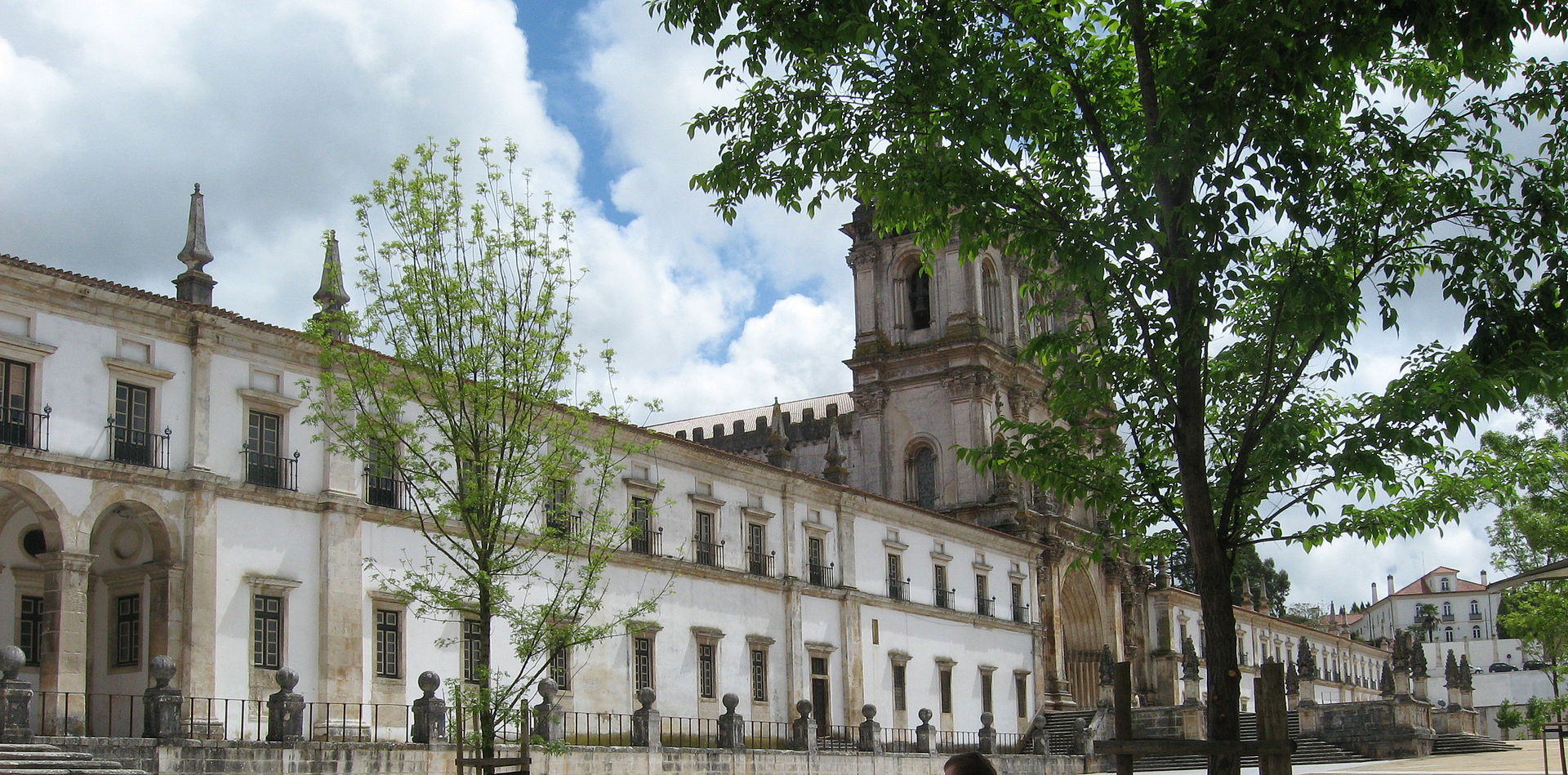 fachada-do-mosteiro-de-alcobaca1-foto-wikipedia