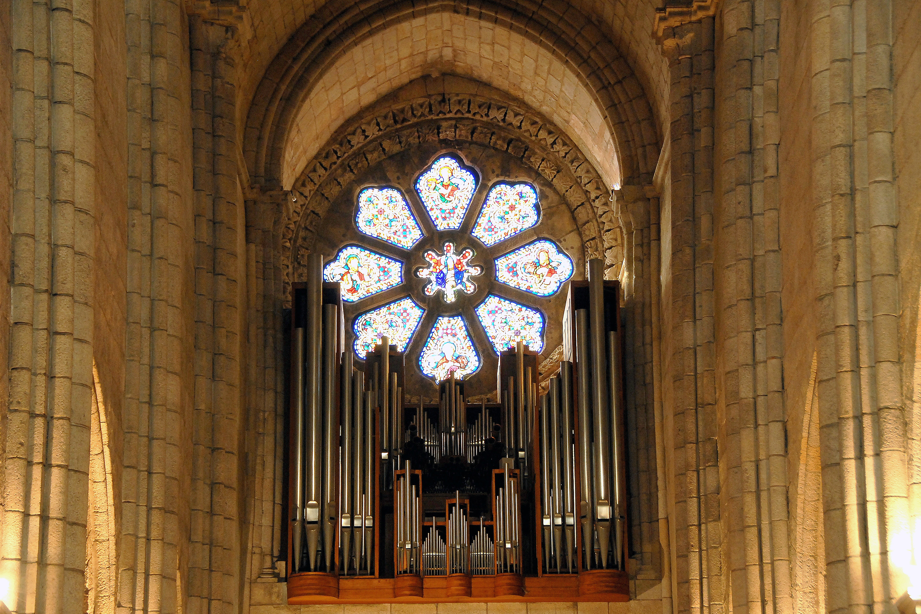 Interior da Catedral da Sé - Grande Órgao de Tubos - Wikimedia.jpg