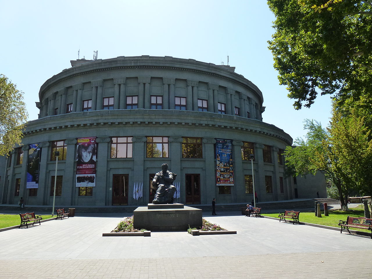 Opera House em Yerevan - Foto Wikimedia.JPG
