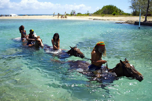 jamaica-get-away-travels-horseriding-in-sea