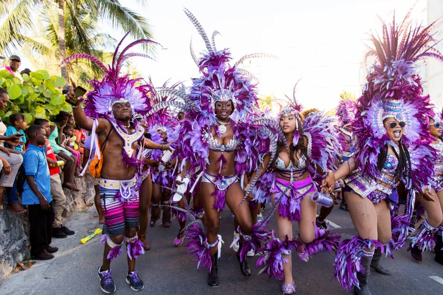 Bahamas Junkanoo Carnival - Nassau. Site oficial das Bahamas.jpg