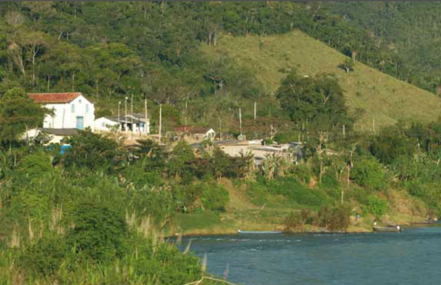 Vista do quilombo Ivaporunduva como margens do rio Ribeira do Iguape